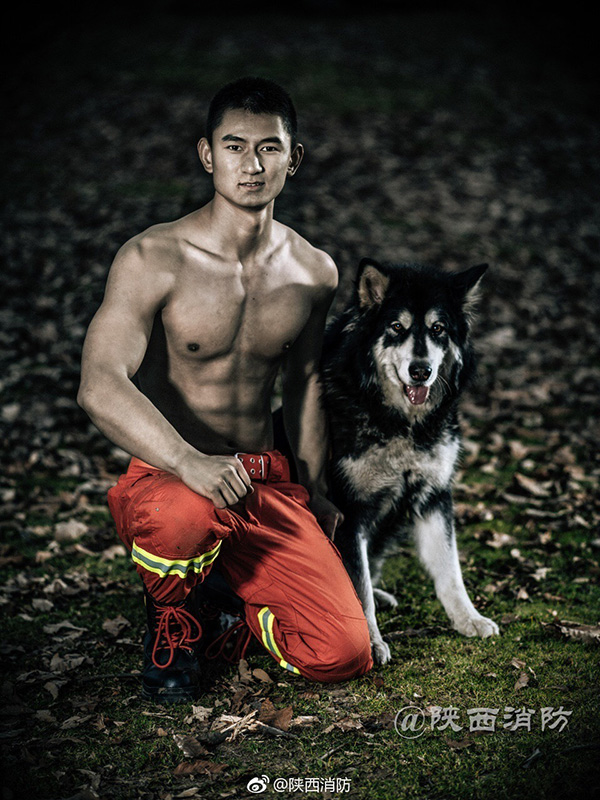 震撼！中国消防员台历发布，他们才是真正肌肉男神