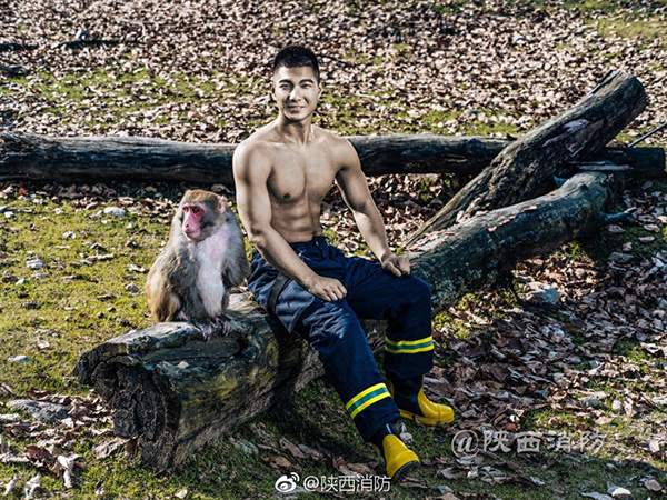 震撼！中国消防员台历发布，他们才是真正肌肉男神