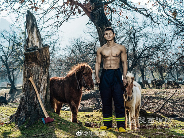 震撼！中国消防员台历发布，他们才是真正肌肉男神