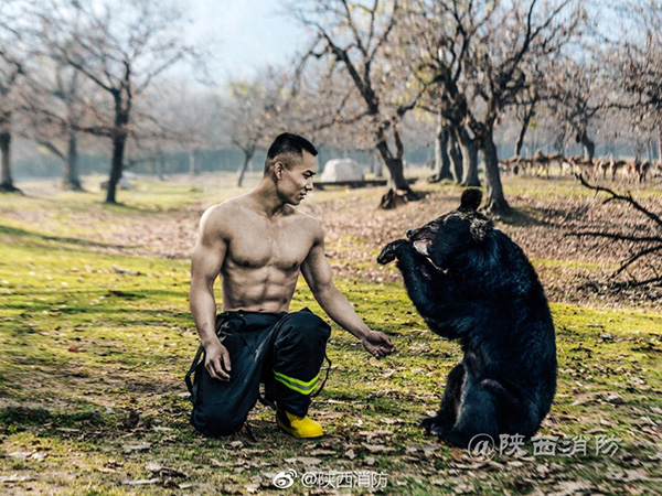 震撼！中国消防员台历发布，他们才是真正肌肉男神