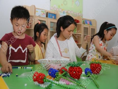 开展串珠比赛活动 共庆国际奥林匹克日.jpg