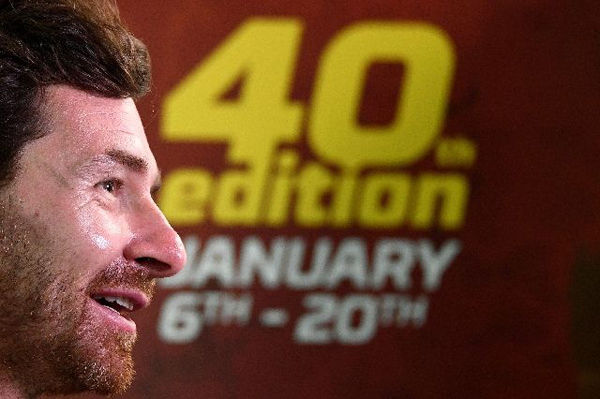 “死亡达喀尔”发车，博阿斯把“上港”涂在了赛车上