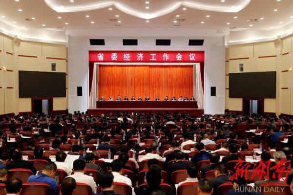 高质量发展成各地经济工作主线，严控地方债信号明显