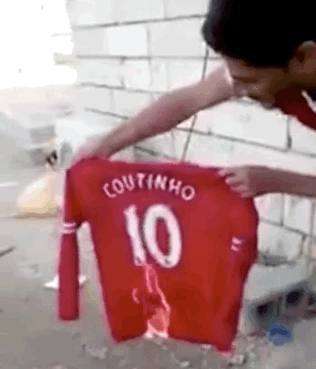 烧球衣、扔猪头……球员自主决定转会到底得罪了谁