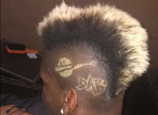 国足小将庆祝动作啥意思，这才是最流行的嘻哈文化