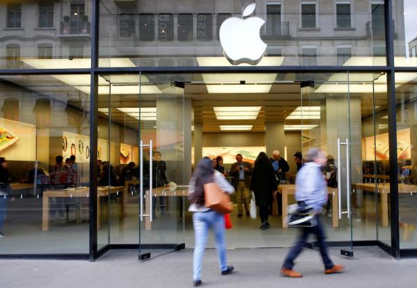 苹果手机电池过热致50人疏散，瑞士警方：烟雾中或含石英砂