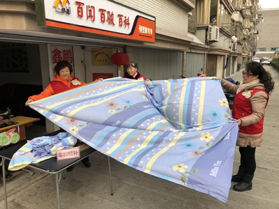 车轮缝补 爱心义献 芳华尽显.JPG