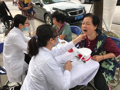 关爱口腔健康 义诊活动进邻里.jpg