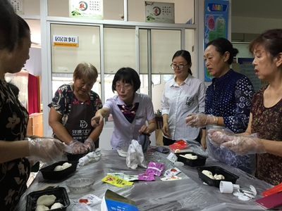 欢聚庆佳节  月圆邻里情.JPG