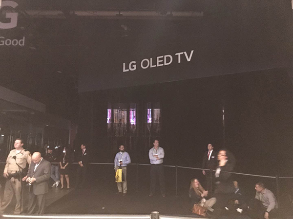 CES直击｜中央展馆大停电高科技全歇菜，谷歌首秀展台被淹