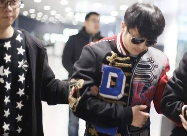 专心治疗不安排训练，邹市明的拳击生涯会就此终结吗