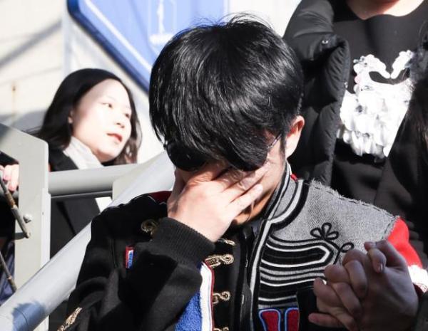 专心治疗不安排训练，邹市明的拳击生涯会就此终结吗