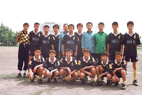 韩寒丨想虐潘晓婷的那个晚上，我一直在开球