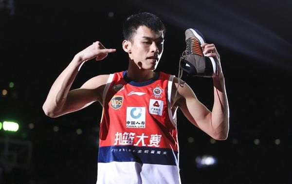 全明星扣篮王没打过一天CBA，这些大学生球员要感谢姚主席