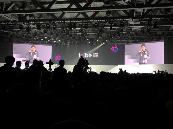 张小龙：微信不会看用户聊天记录，系统里无聊天记录才最安全