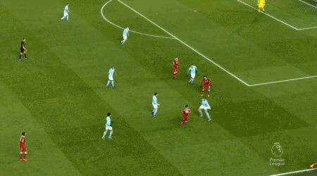 足坛新一代“梗王”诞生，他的名字从此不叫张伯伦