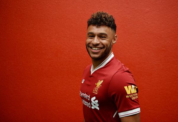 足坛新一代“梗王”诞生，他的名字从此不叫张伯伦