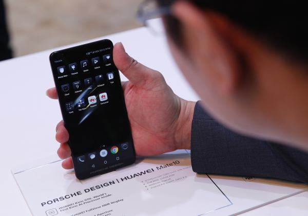 美国议员提保卫政府通讯议案，要求美国政府禁用中兴华为手机