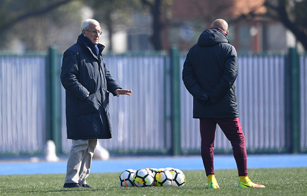 足协领导赛后鼓励国足球员，将保留建制参加8月亚运会