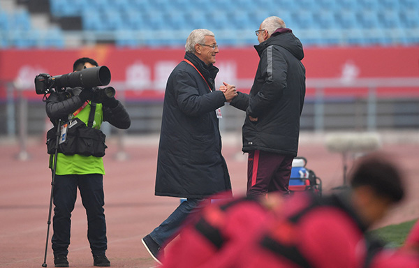 足协领导赛后鼓励国足球员，将保留建制参加8月亚运会