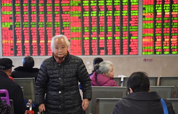 牛市早报｜东航海航允许在飞机上用手机，乐视网将很快复牌