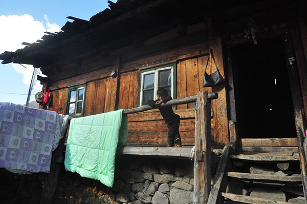 魔国、村长与湖神，寻谜措高村