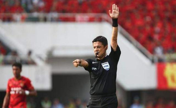 “中国球迷空场抗议裁判”系炒作，伊朗主裁还要执法世界杯