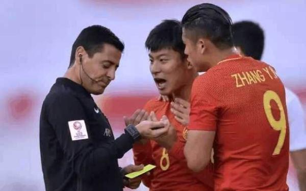 “中国球迷空场抗议裁判”系炒作，伊朗主裁还要执法世界杯