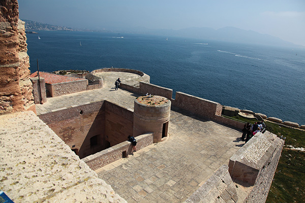 从马赛到戛纳，活得像一部电影