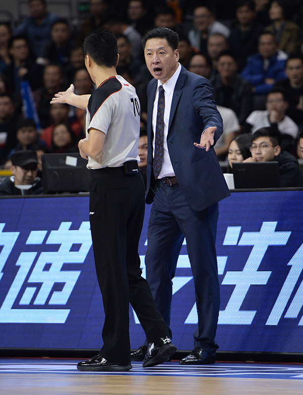 裁判为何仍敢主导CBA赛场？有圈子有后路，不惧姚明改革