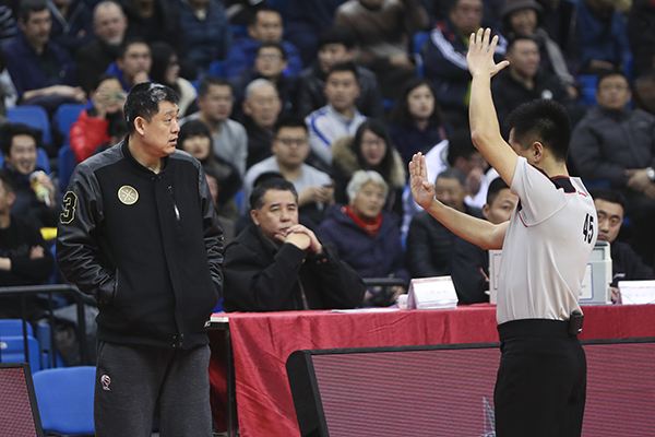 裁判为何仍敢主导CBA赛场？有圈子有后路，不惧姚明改革