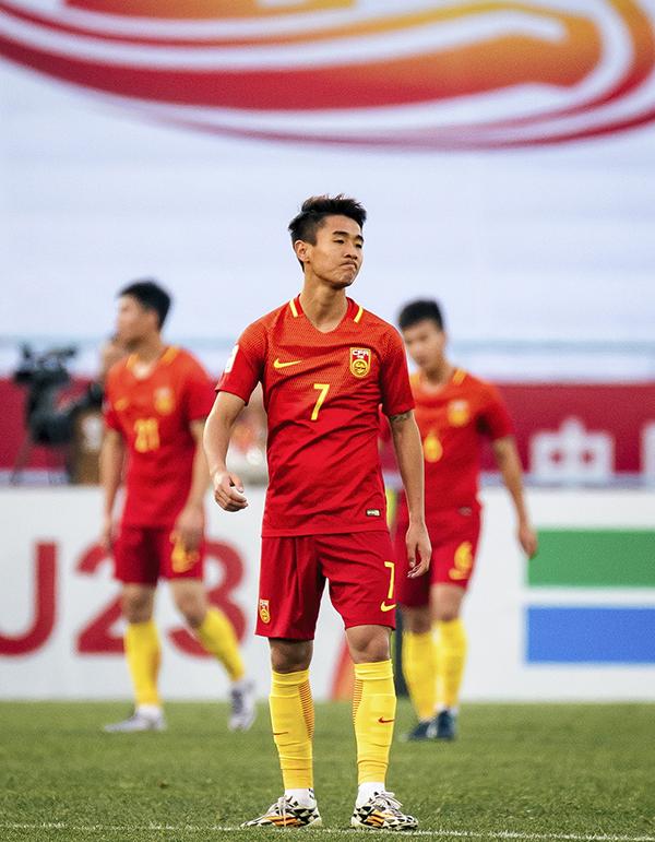 人民日报：中国足球不仅球员落后，球队保障等需要全面补足