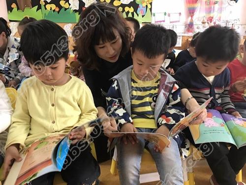 儿童绘本走进幼儿园.JPG