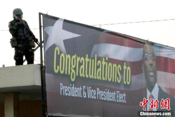 维阿正式就职利比里亚总统，现在他该为人民“进球了”