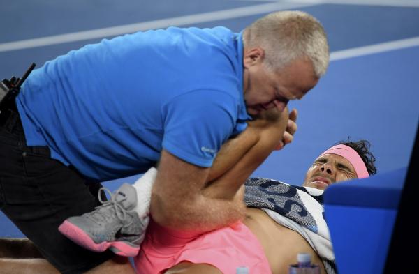 纳达尔澳网遗憾退赛，他一瘸一拐的坚持让人好心疼