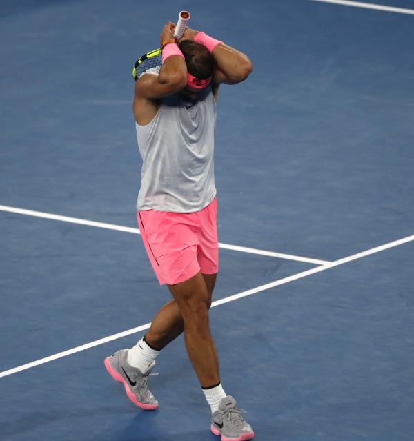 纳达尔澳网遗憾退赛，他一瘸一拐的坚持让人好心疼