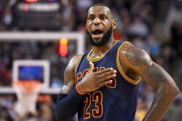 詹姆斯砍下职业生涯三万分！NBA历史只有他们7个做到了