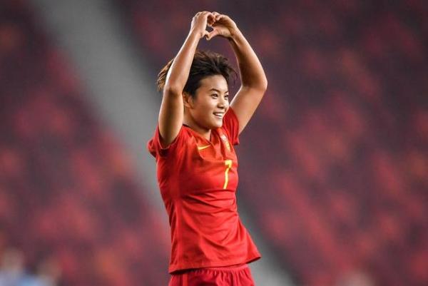 三战全胜夺邀请赛冠军！拿下世界杯门票，女足姑娘很稳