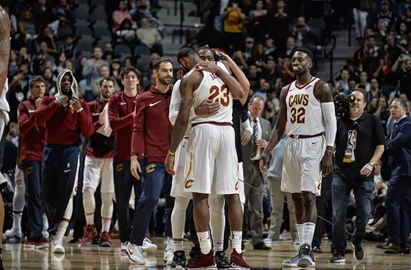 詹姆斯的“艺术人生”：三万分后，他等着和儿子一起效力赛场