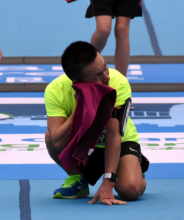 香港马拉松再现选手猝死，“魔鬼赛道”医疗保障竟如此落后