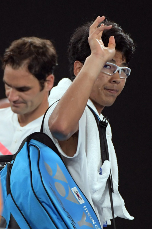 伤仲永！中国神童8年前曾吊打郑泫，如今只能委身网球陪练