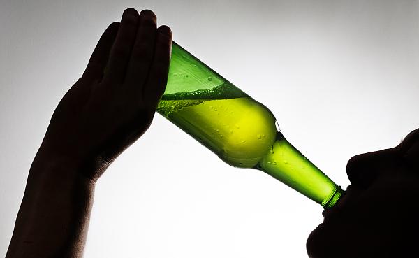 问答｜“喝酒致癌”研究刷屏网络，酒还能喝吗？