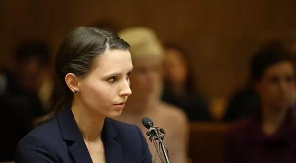 第一个公开美国体操性侵案的女孩，她打破了156种沉默