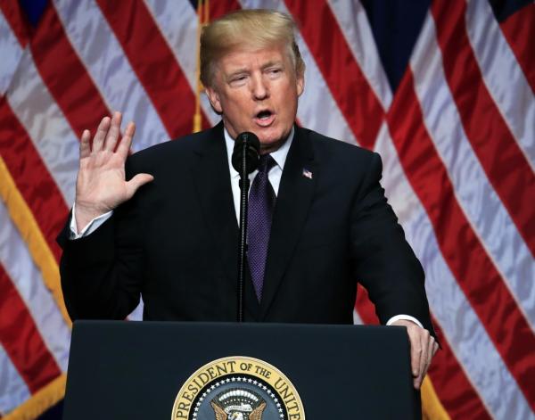 特朗普首份国情咨文：从“让美国再度伟大”到“新美国时刻”