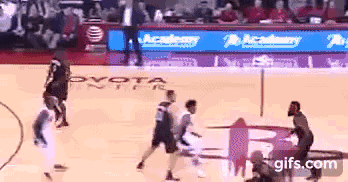 感谢哈登的“猪队友”，是你们逼着他拿60分+三双的