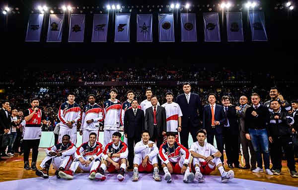 姚明重回上海男篮主场，从老板到主席，他又给CBA签大单了