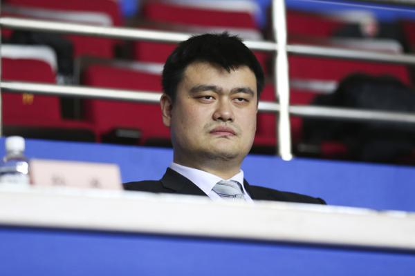姚明重回上海男篮主场，从老板到主席，他又给CBA签大单了