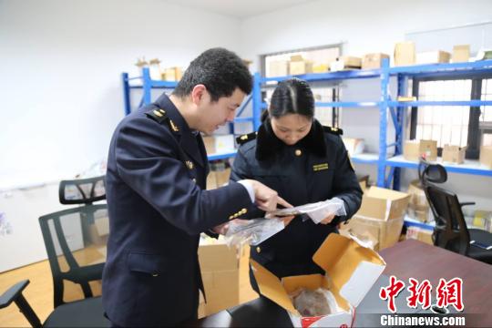 合肥邮检口岸截获一批来自泰国的鳄鱼肉干