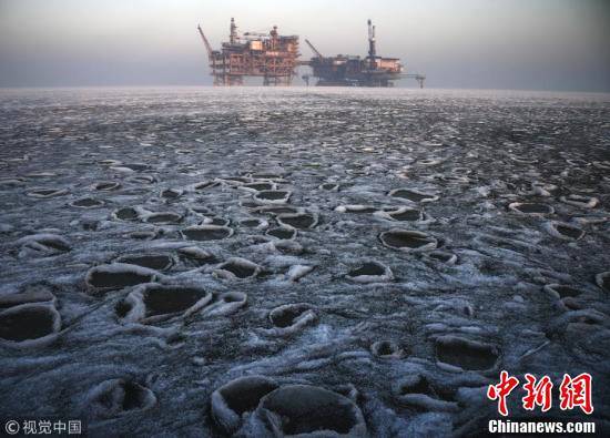 他们在中国最北的海上油田“抗冰” ，海冰撞击力堪比地震