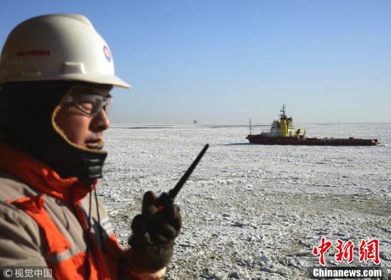 他们在中国最北的海上油田“抗冰” ，海冰撞击力堪比地震